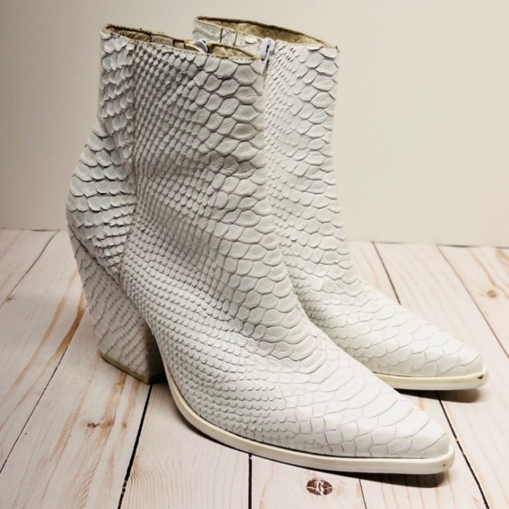 Jeffrey Campbell Pure White Flynn Snakeskin Cowboy Boots👢 🤠  Size 9 - Picture 11 of 11